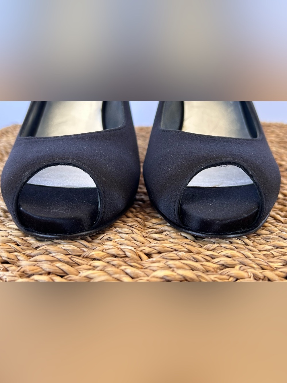 Stuart Weitzman Women’s Slingback Peep Toe Satin Heel Black Size 7M - Picture 3 of 11